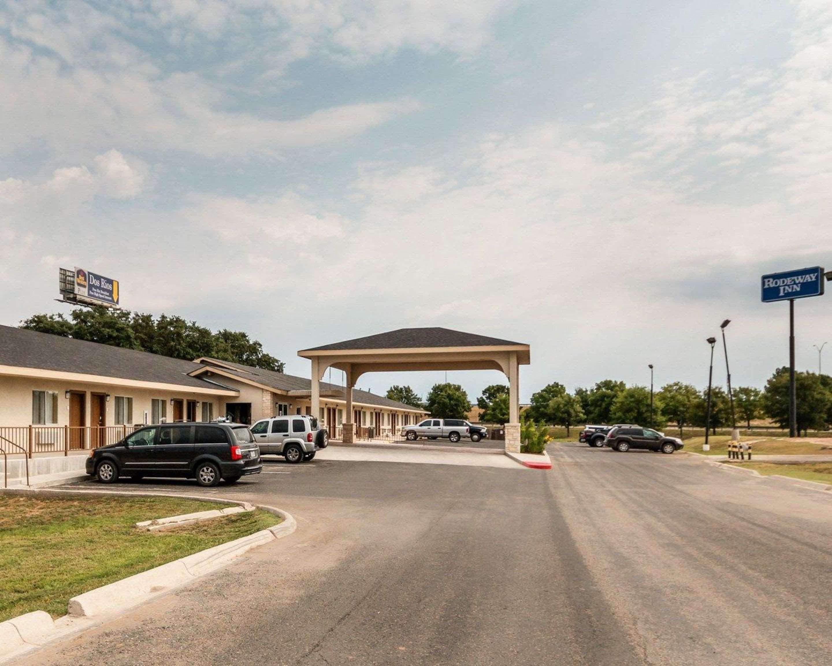 Rodeway Hotel 2*