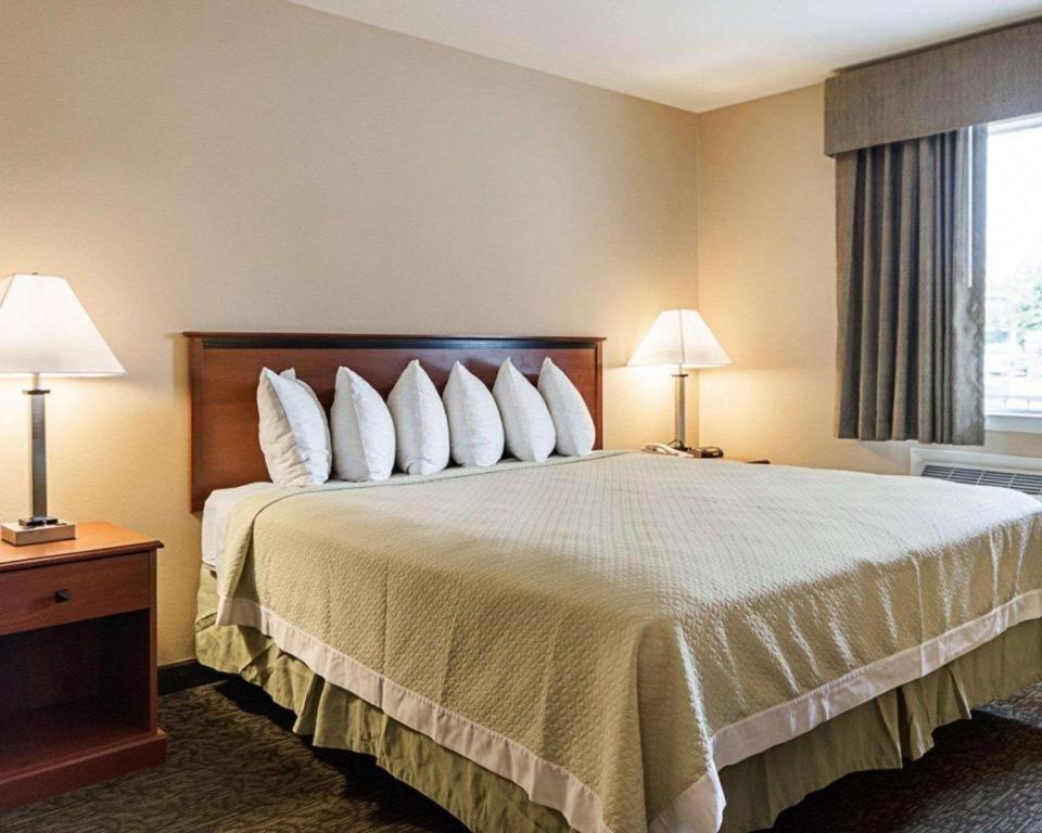 Rodeway Hotel 2*