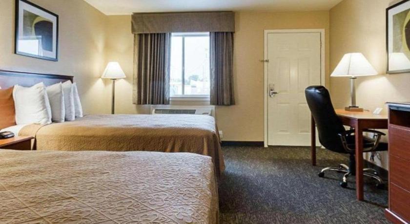Rodeway Hotel 2*