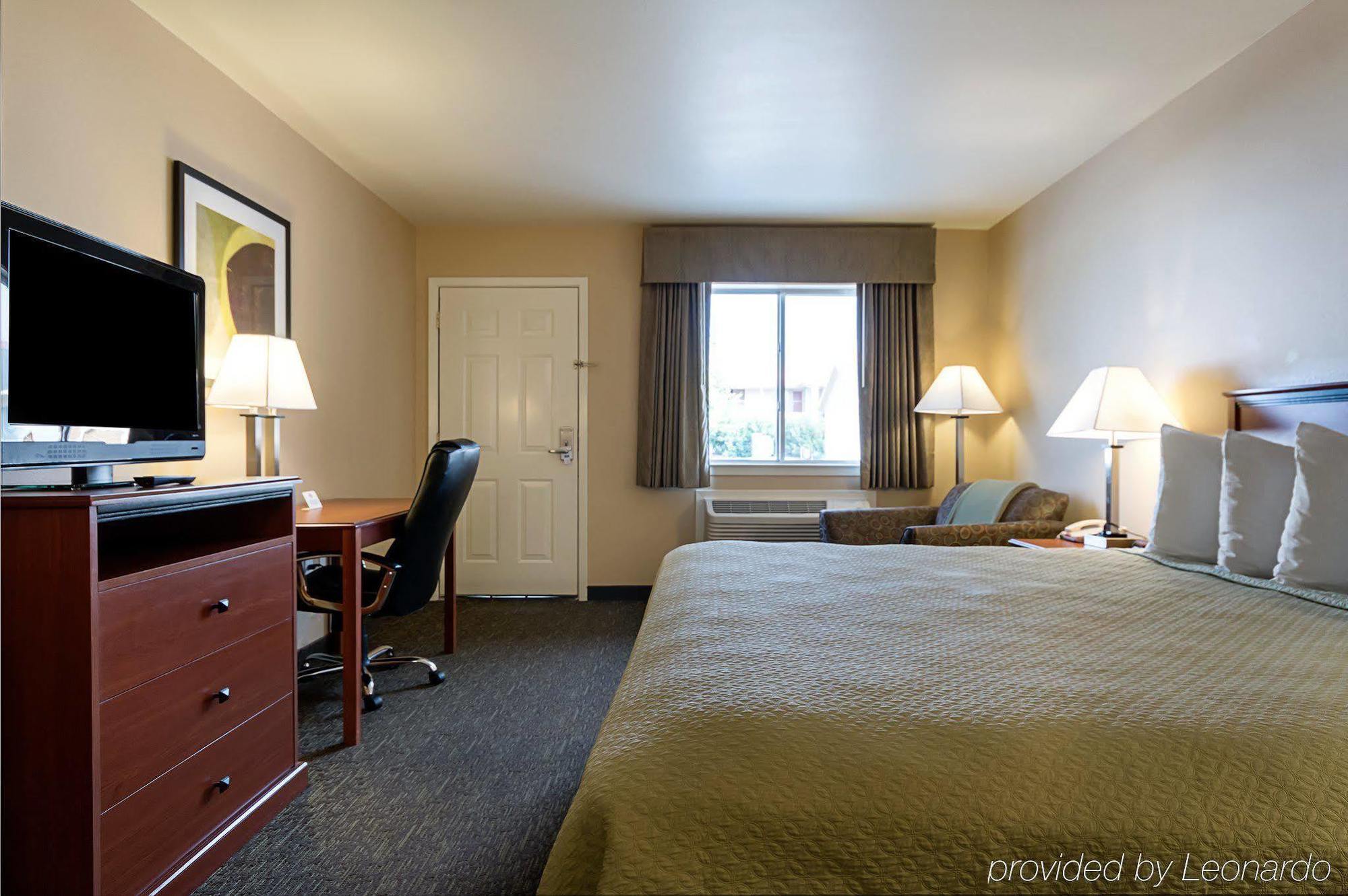 Rodeway Hotel 2*